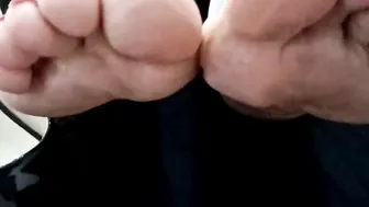 Cuckold Worshiping Hotwife Toes
