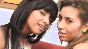 Dyke Tobie 18 having fun with twat finger fuck