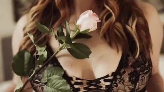 Bombshell blonde aussie women