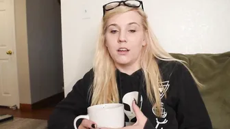 Voluptuous Young Mommy