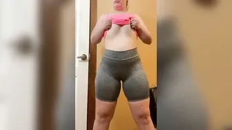Strip Pose White cunt with mouth Shakes Booty for Camera