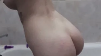 Turned On Blonde pov Head and Rough Twat Plowed after Vibrator Sucking Off inside the Bath Tub