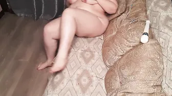 Sexsual BBW plays with her cunt with sex toy and vibrator