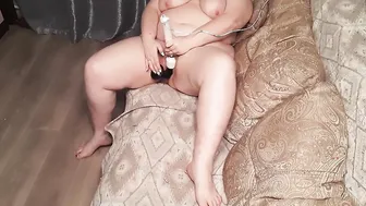 Sexsual BBW plays with her cunt with sex toy and vibrator