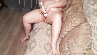 Sexsual BBW plays with her cunt with sex toy and vibrator