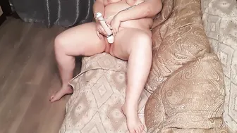 Sexsual BBW plays with her cunt with sex toy and vibrator
