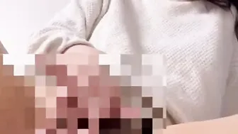 性なる夜にオナニーする女の子