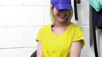 Shoplifter mom legs wide open and taking the officers meat