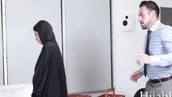 Employee porn video – Hijab beauty Bangs The Boss- Ella Knox