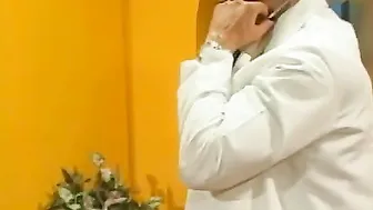 African nurse into pantyhose blows the doctors dong on knees