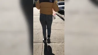 candid jiggly booty pawg kinky jeans