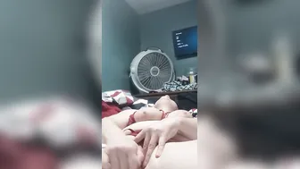 Masturbating Mom uses ass plug for added satisfaction