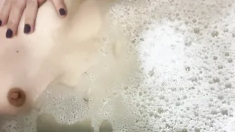 GENTLE MASTURBATION INSIDE A BUBBLE HOT TUB
