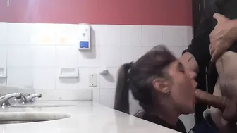 Brancasex porn video – Fucking inside outdoor bathroom - cum on face (follando en baño publico - corrida en la cara)