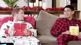 Sis Swap - Turned On Studs Surprise Their 18 Stepsisters With Their Cocks Into A Gift Box For Christmas
