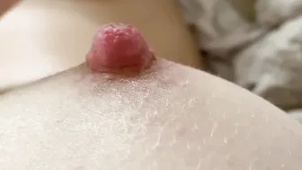 The feeling of pinching my nipples is pretty ❤︎