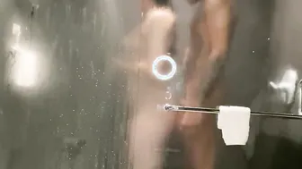 Amateur lovers fucks into the shower