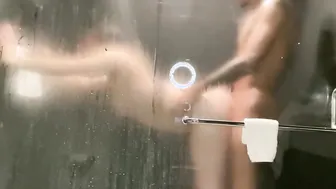 Amateur lovers fucks into the shower