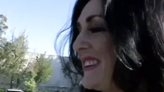 Mom tourist wants to try out some Californian african dick