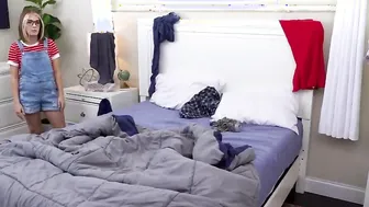 Stepdad peeps on daughter sucking off her step dude