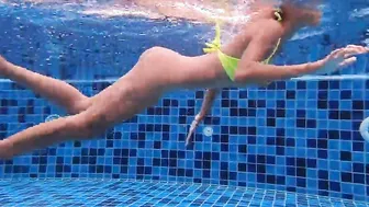 eastern 18 Yo Swimming with Big Booty Plug
