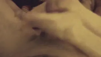 Je masse les pieds de la femme de mon voisin...
