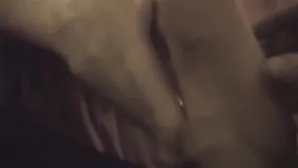 Je masse les pieds de la femme de mon voisin...