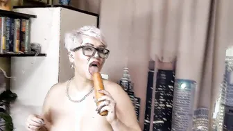 A great old bitch with a carrot inside her leaking snatch))