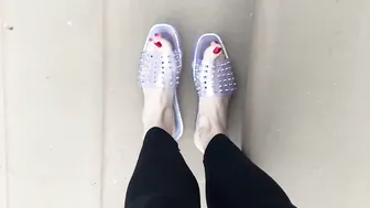 Goddess MILF next door public barefoot feet performance