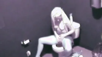 Bae Blonde Hottie Masturbate on Outdoor Restroom