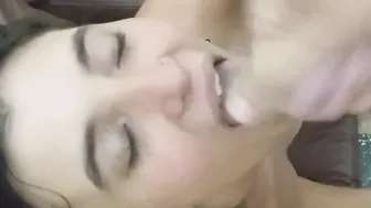 hermosa pendeja se toma la leche