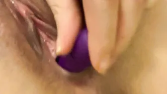 Lube over vagina rubbing making it orgasm with vibe