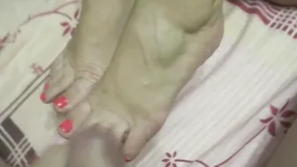 Feet bdsm and my Hot stepmomCum on foot