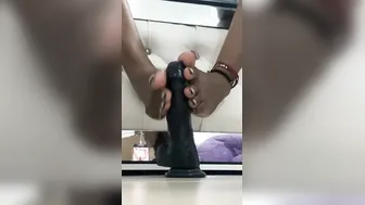 Scarlettes curves foot play till you cum