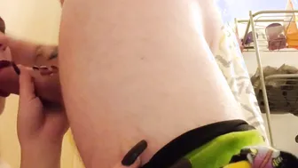 Bathtub blowjob with razzberry kitten