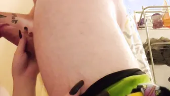 Bathtub blowjob with razzberry kitten