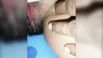 පට්ට ගහලා දැවිල්ල අල්ලපු නුරාශිකාගේ හිලට කූල් බියර් එකෙන් ආතල් - beer cooled twat