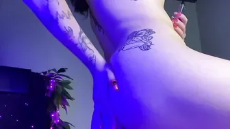 Huge booty nude goddess getting turned on