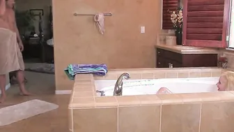 Ficking porn video – Privater Fick into der Badewanne