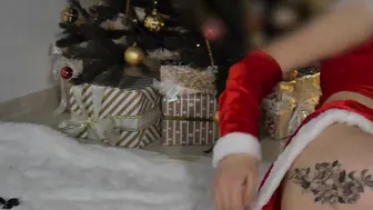 Nude santa cum on the snow maidens booty and gotten golden shower