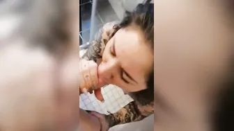 Ma copine me suce je la recouvre de sperme (grosse facial)