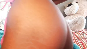 CHOCOLATE AFRICAN KITTY SMALLZ LOVESS BOUNCING THAT TIGHT BOOTY ON YOUR DICK