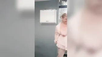Mommy LOVES to tease Hot young dick Hotter cooler dances better than your g.f.