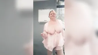 Mommy LOVES to tease Hot young dick Hotter cooler dances better than your g.f.