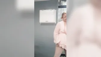 Mommy LOVES to tease Hot young dick Hotter cooler dances better than your g.f.