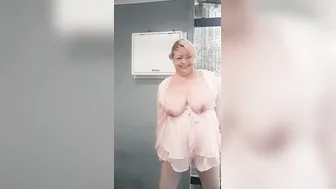 Mommy LOVES to tease Hot young dick Hotter cooler dances better than your g.f.