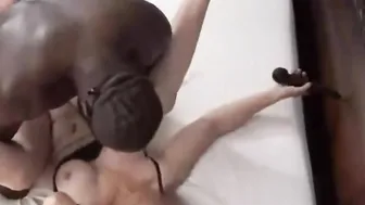 Nuevo fetiche. Esposas casadas consentidas destrozadas por grandes penes. Hotwife cornudo