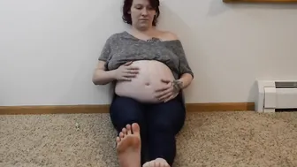 TSM - Rhea grind her pregnant belly while pose her foot