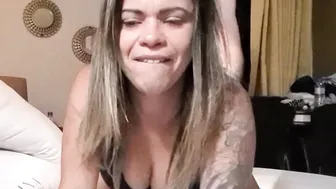 Comi ela enquanto ela fumava