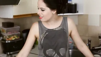 Adorable British Hot BLOWS OFF 2 DICKS To Impress Her Bf